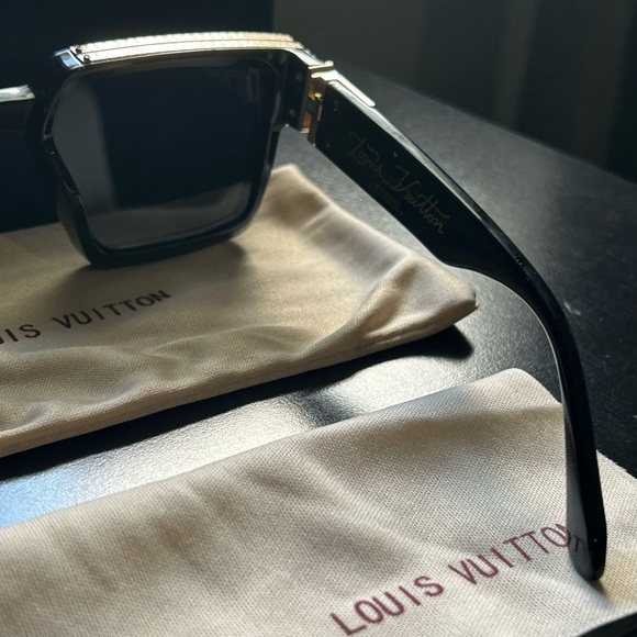 Louis Vuitton Black and Gold Sunglasses - Picture 6 of 8